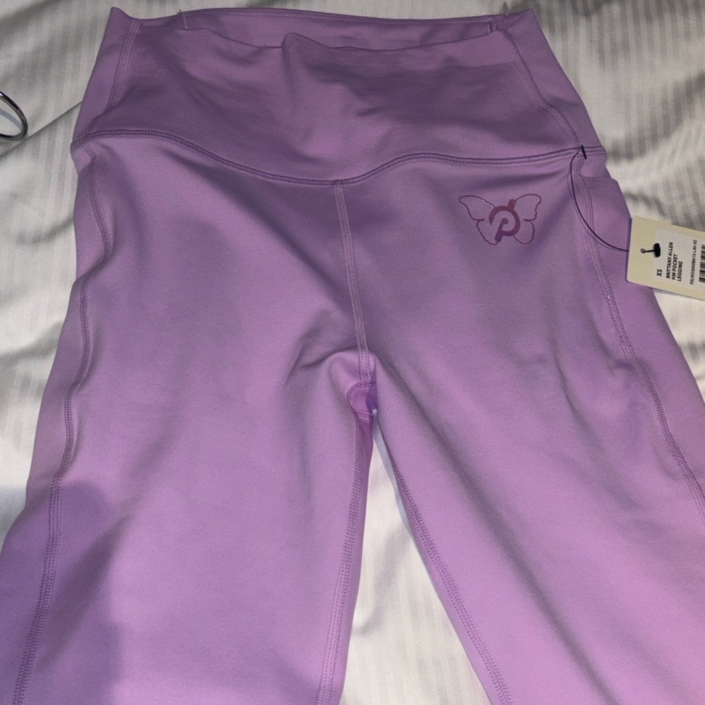 PELOTON BRAND HIGH WAISTED LEGGINGS LAVENDER SIZE XL SIDE POCKETS NWTS